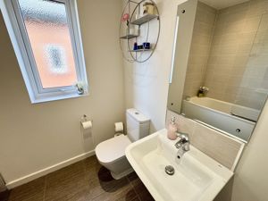 Master En-Suite- click for photo gallery